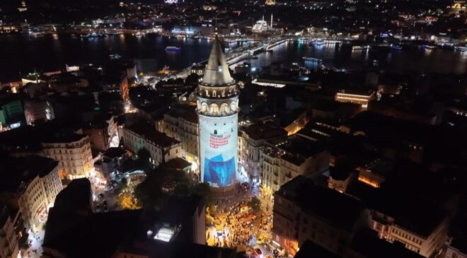 Dezenformasyonla mücadele mesajları Galata Kulesi’ne yansıtıldı