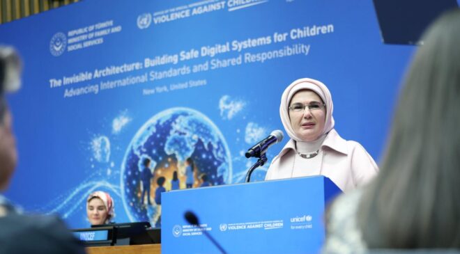 Emine Erdoğan: Çocuklar, zihinlerine göz konulmuş hedef kitleye dönüştürüldü