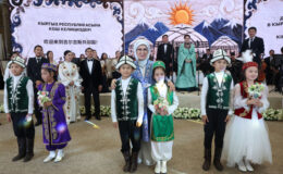 Emine Erdoğan Kırgızistan’da lider eşleriyle buluştu