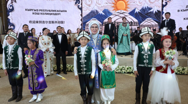 Emine Erdoğan Kırgızistan’da lider eşleriyle buluştu