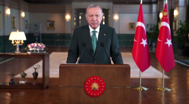 Erdoğan: İmam hatipler başarı çıtasını sürekli daha yükseğe taşıyor
