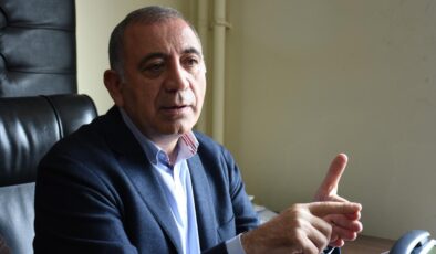 Gürsel Tekin’in CHP İstanbul İl Başkanlığı görevi sona erdi