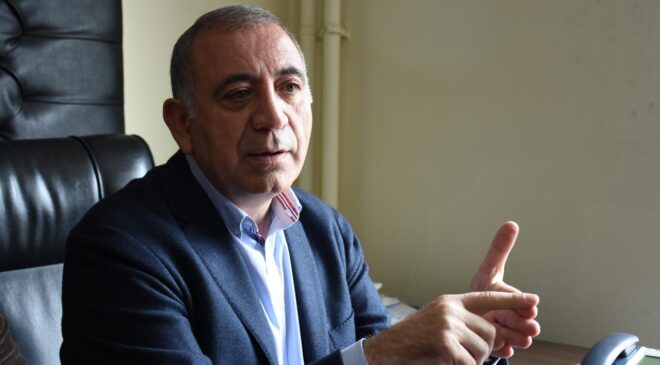 Gürsel Tekin’in CHP İstanbul İl Başkanlığı görevi sona erdi