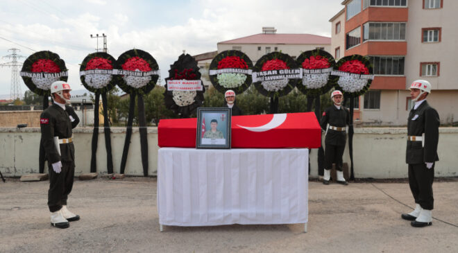 Iğdır’daki araç kazasında şehit olan askerimiz son yolculuğuna uğurlandı