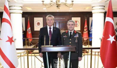 Orgeneral Bayraktaroğlu, KKTC Başbakanı Üstel ile görüştü