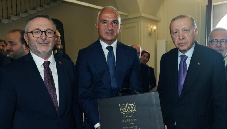 Bakan Ersoy’un, Cumhurbaşkanı Erdoğan’a takdim ettiği Bursevi’nin Kur’anı Kerim tefsirine ilişkin paylaşım