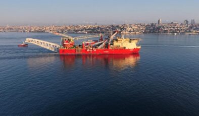 Bakan Uraloğlu’ndan İstanbul Boğazı’ndan geçen gemiye ilişkin paylaşım