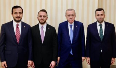 Cumhurbaşkanı Erdoğan, Üsküdar ve Ataşehir Belediye Başkan Vekilleri’ni kabul etti