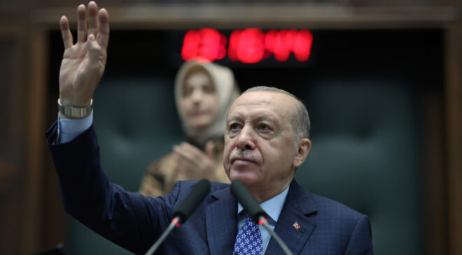 Cumhurbaşkanı Erdoğan’ın kırmızı kravatında KAAN detayı
