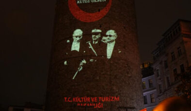 Galata Kulesi’nde 29 Ekim’e özel Atatürk gösterisi